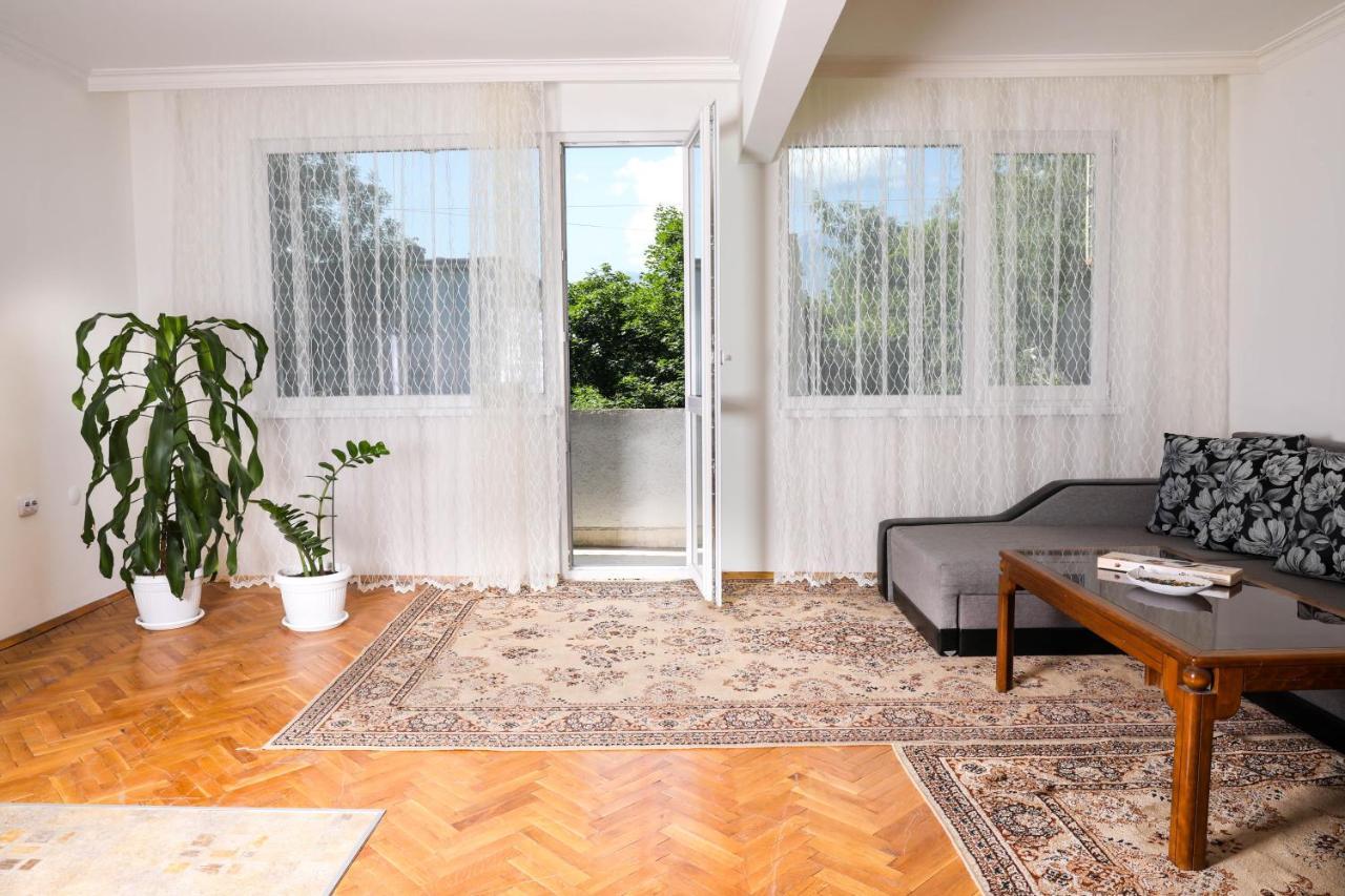 Krichim Apartments,Three-Bedroom, Large Apartment, Top Center Szófia Kültér fotó