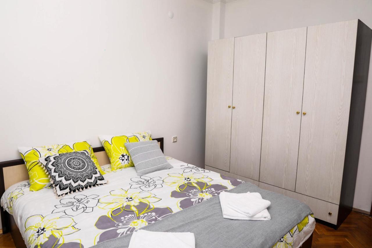Krichim Apartments,Three-Bedroom, Large Apartment, Top Center Szófia Kültér fotó