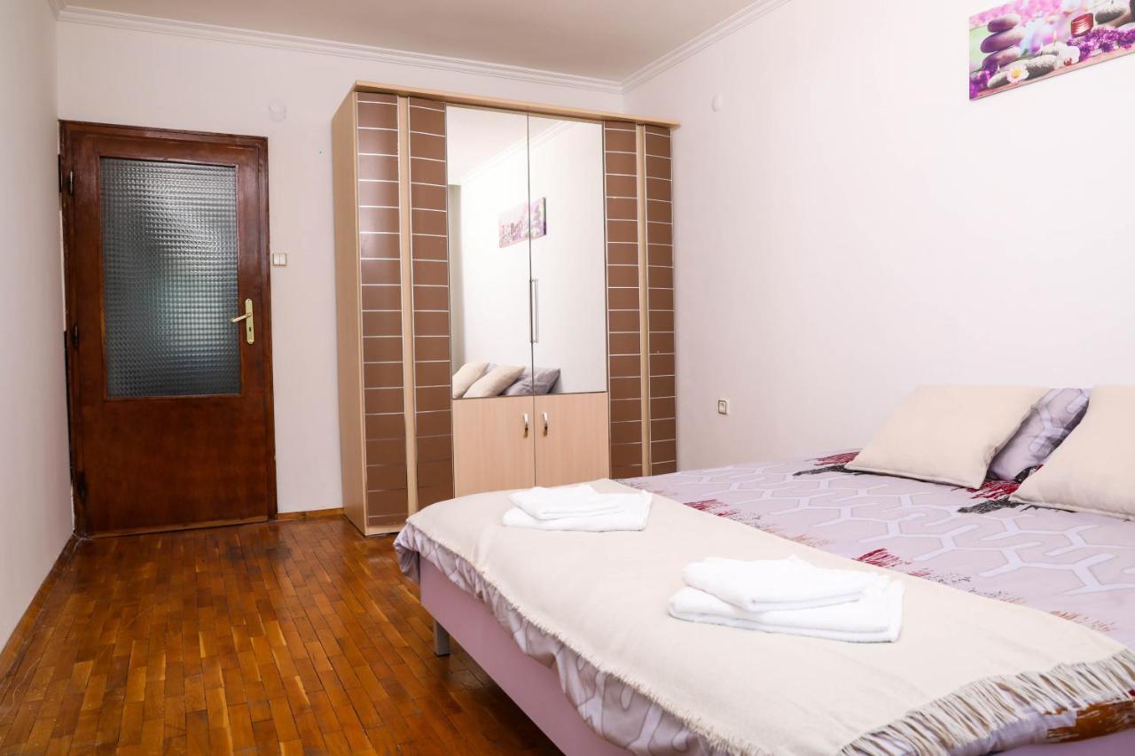 Krichim Apartments,Three-Bedroom, Large Apartment, Top Center Szófia Kültér fotó